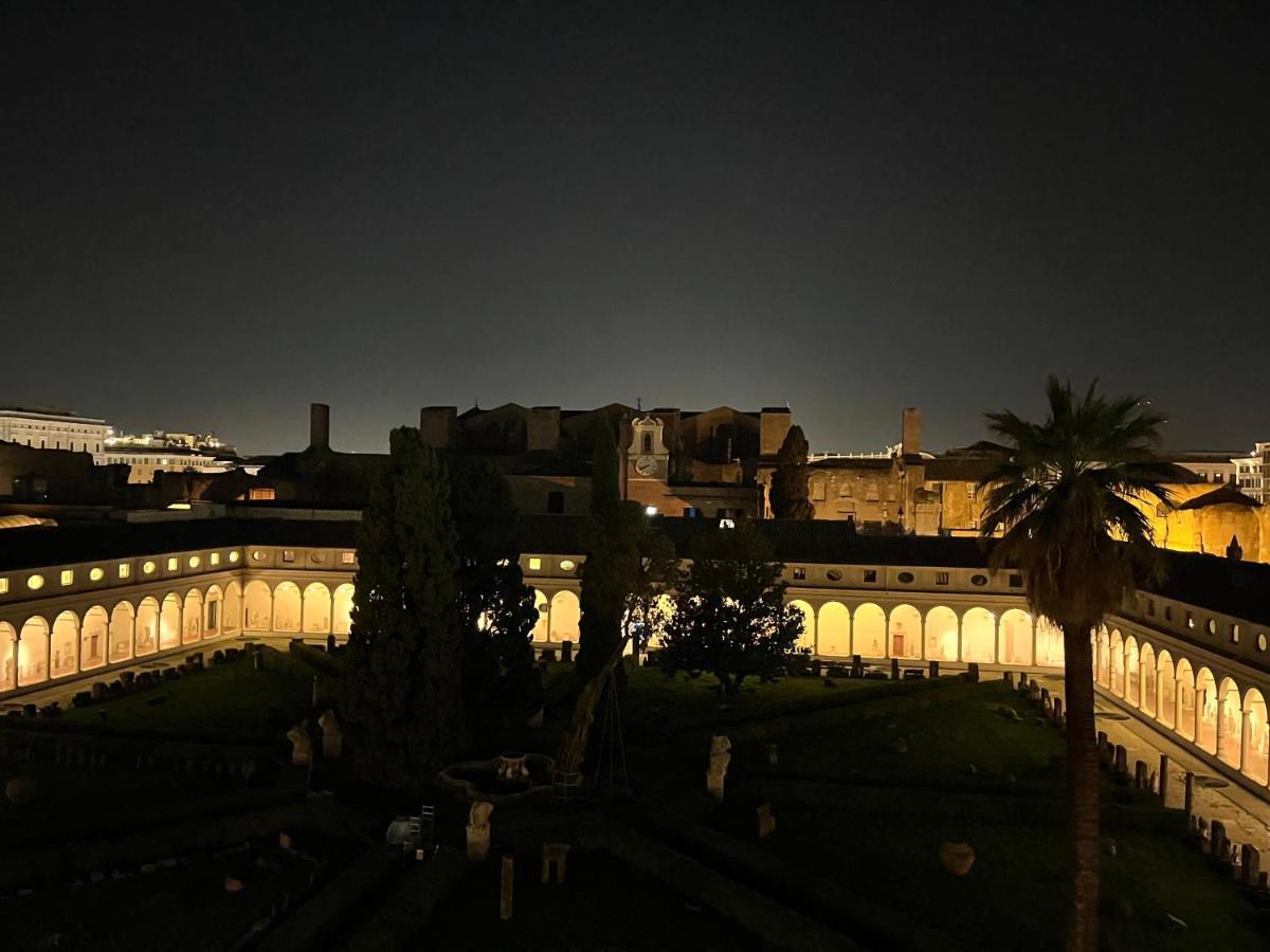 Camera X2 Con Magnifica Vista Sul Chiostro Di Michelangelo E Le Terme Di Diocleziano Řím Exteriér fotografie
